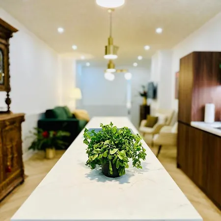 Large With Terrace - Very New דירה *