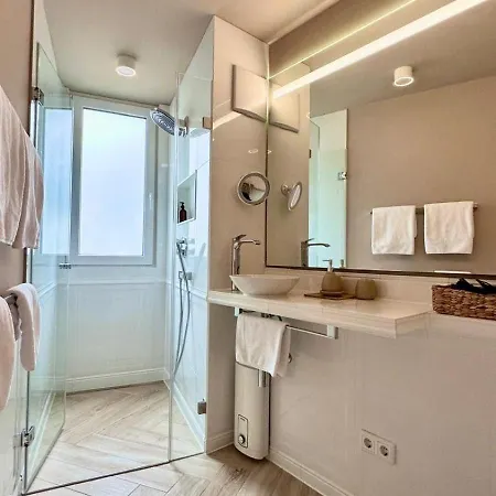 Large With Terrace - Very New Apartamento *