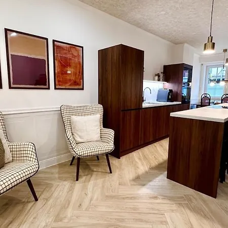 아파트 Large With Terrace - Very New *