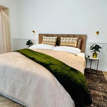 Large With Terrace - Very New Düsseldorf