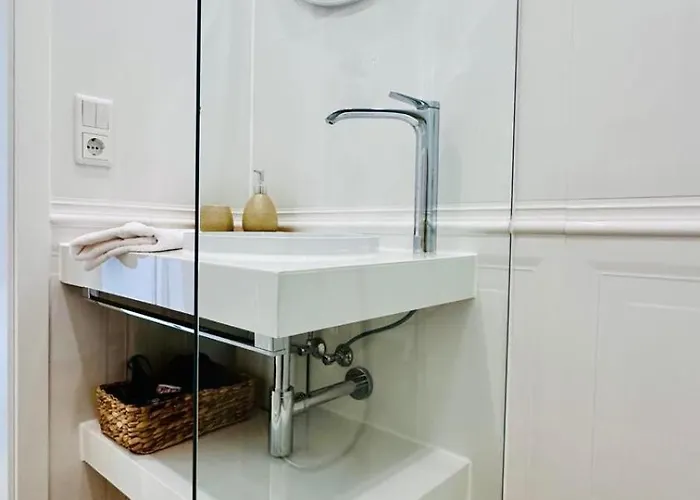 Large With Terrace - Very New *