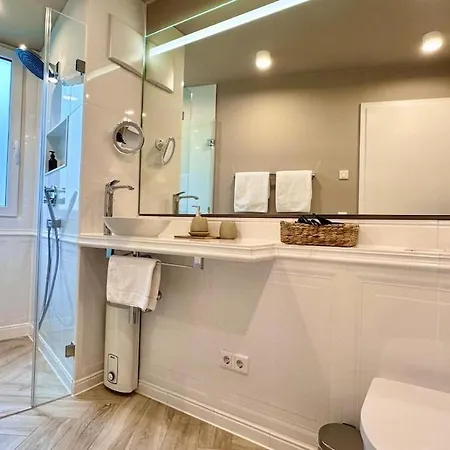 Large With Terrace - Very New * Dusseldorf